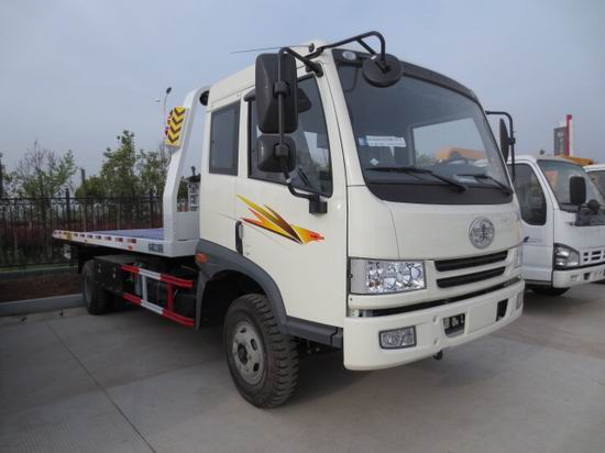 解放一拖二五噸清障車