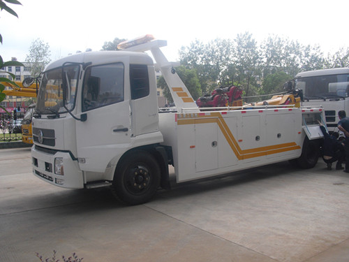 東風(fēng)天錦拖吊聯(lián)體清障車(chē)
