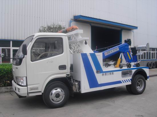 東風(fēng)一拖一清障車(拖吊聯(lián)體清障車)