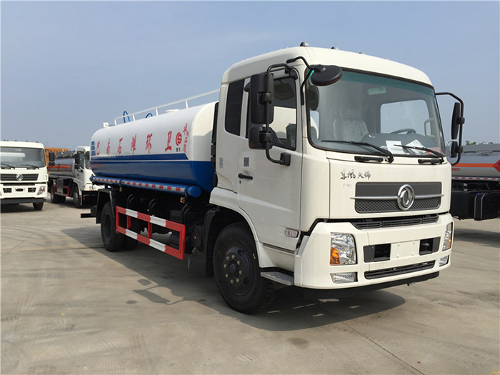 東風(fēng)天錦灑水車(chē)