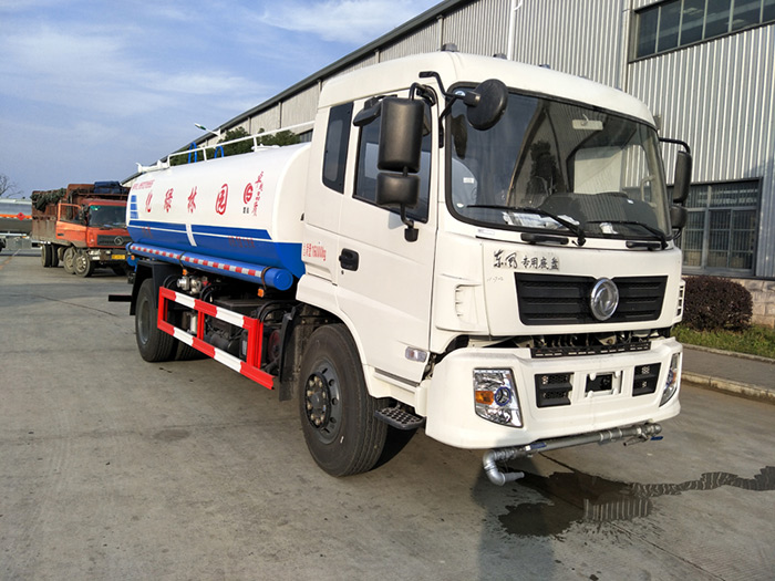 東風(fēng)專用底盤(pán)灑水車(chē)