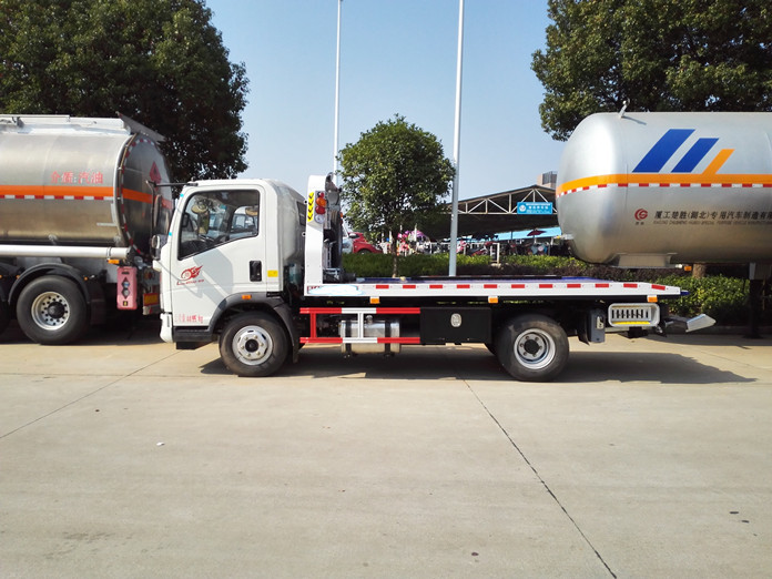 重汽豪沃藍(lán)牌一拖二清障車