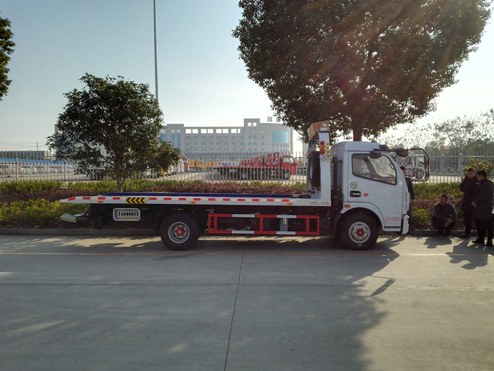 東風(fēng)多利卡一拖二清障車