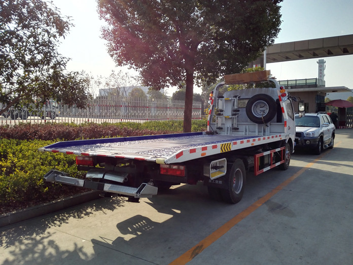 東風(fēng)多利卡一拖二清障車