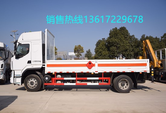 國六柳汽單橋氣瓶帶吊運(yùn)輸車