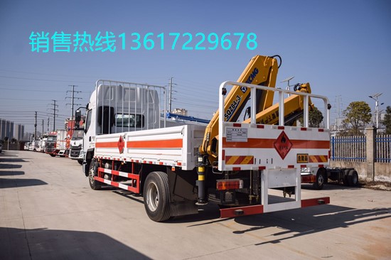 國六柳汽單橋氣瓶帶吊運(yùn)輸車