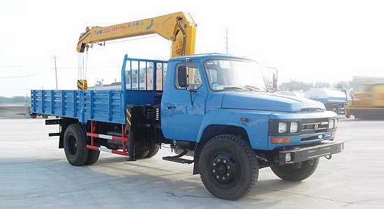 東風(fēng)尖頭隨車起重運輸車