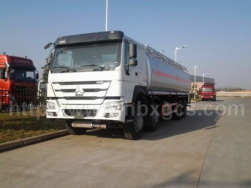 34方重汽HOWO前四后八油罐車