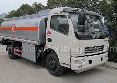 東風(fēng)油槽車（運柴油）